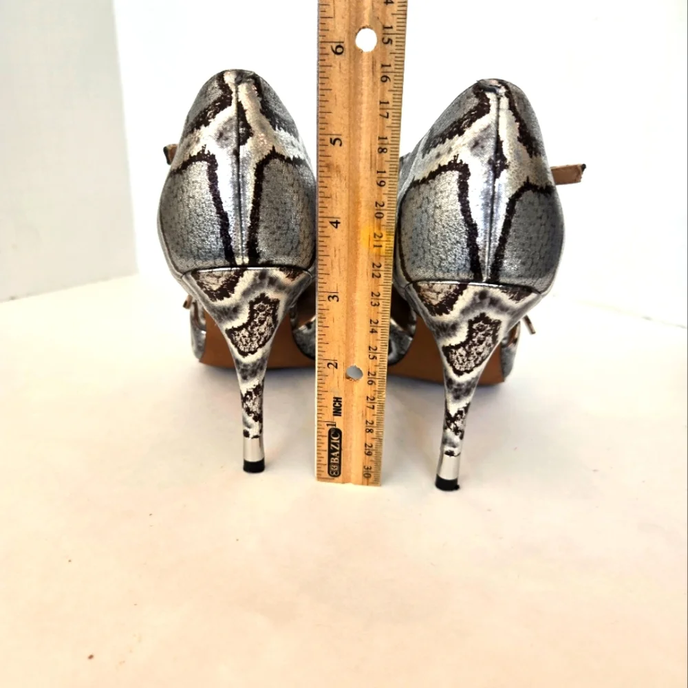 Linea Paolo Paz snake phyton print silver pumps ankle strap